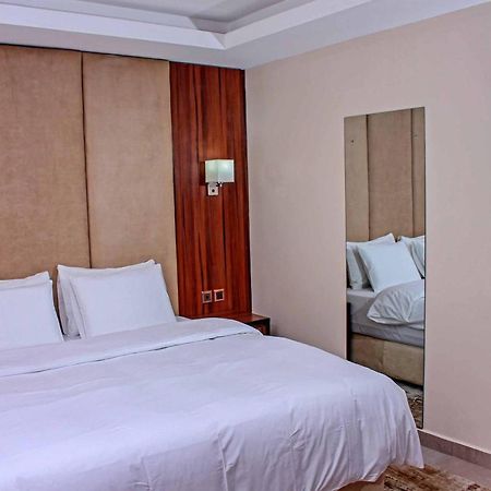 Joshesther Olive Hotel Ikeja Exterior foto