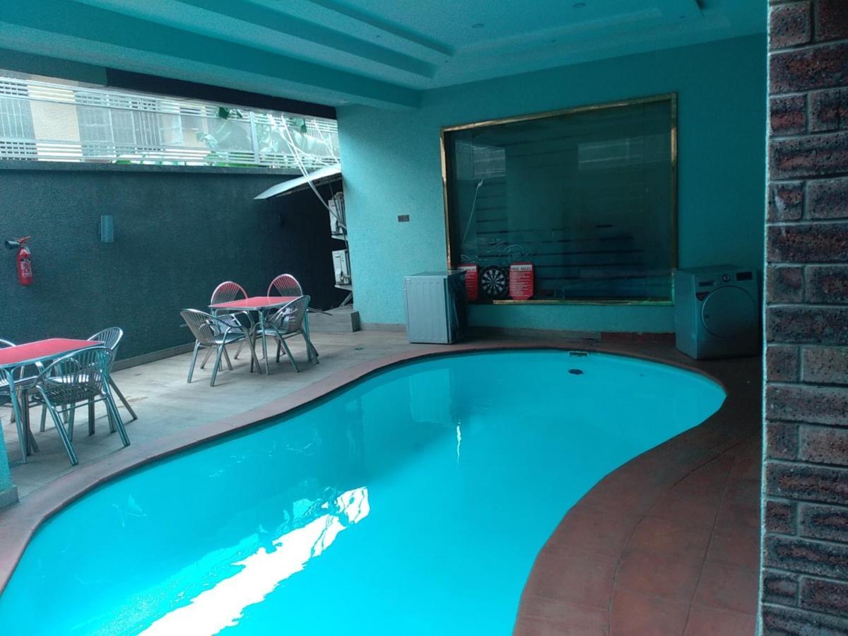 Joshesther Olive Hotel Ikeja Exterior foto