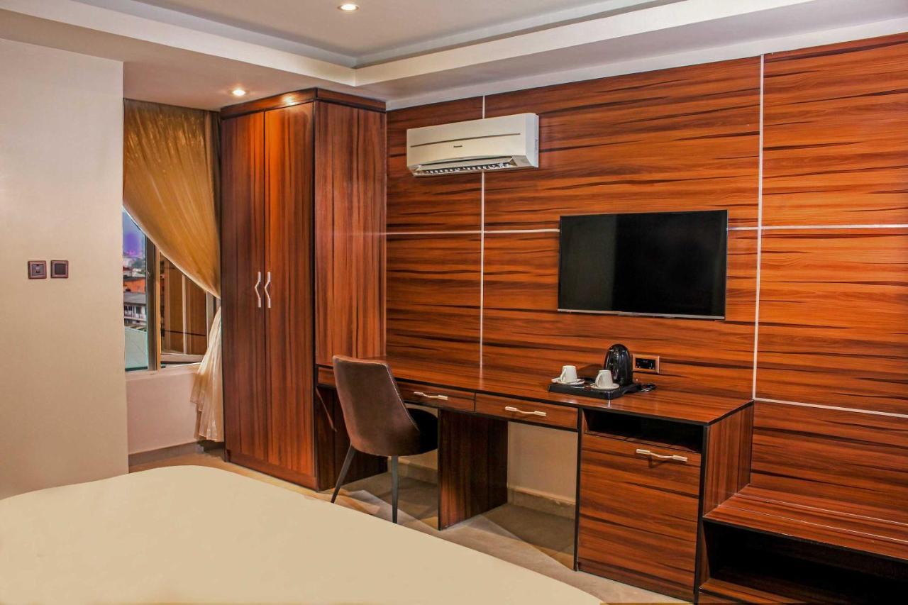 Joshesther Olive Hotel Ikeja Exterior foto
