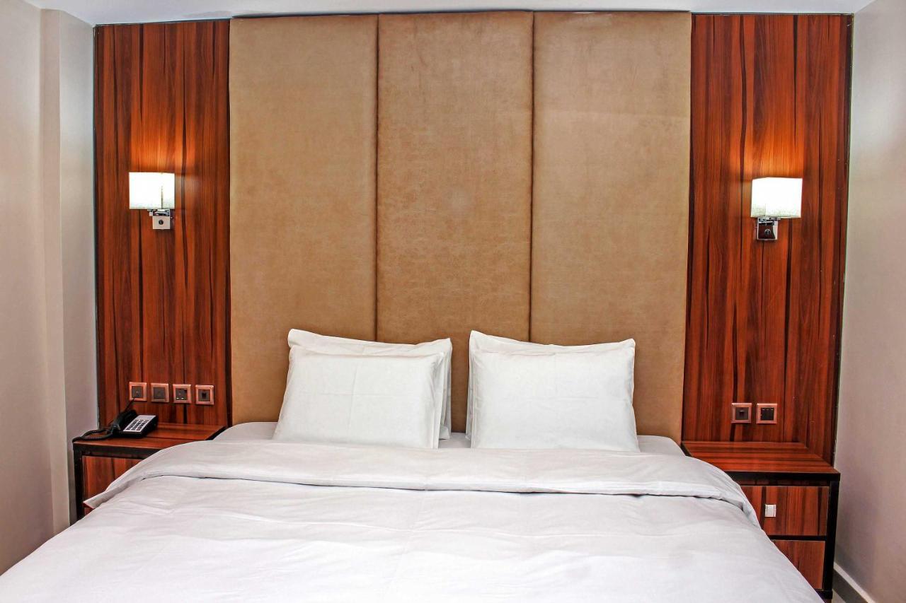 Joshesther Olive Hotel Ikeja Exterior foto