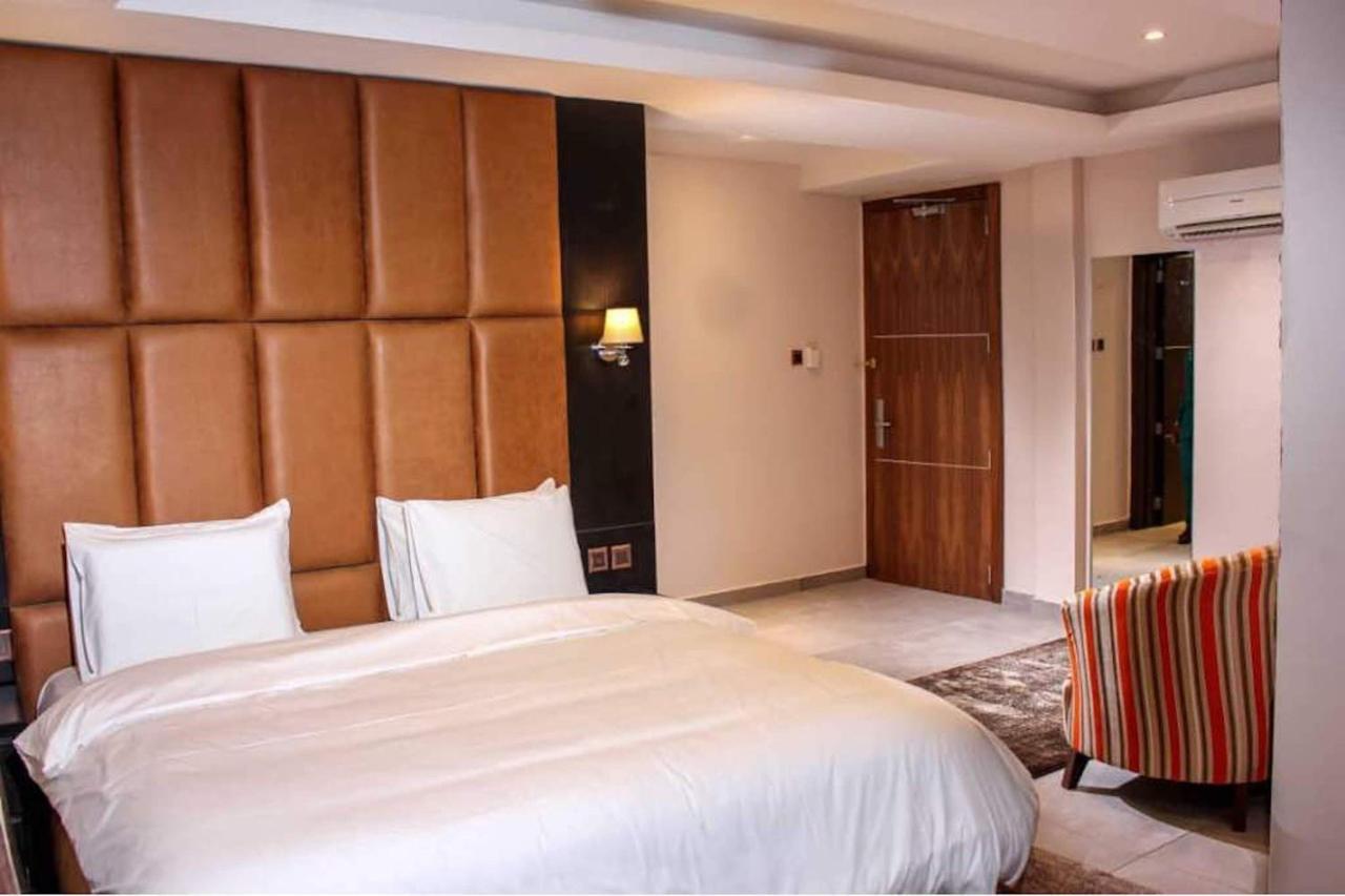 Joshesther Olive Hotel Ikeja Exterior foto